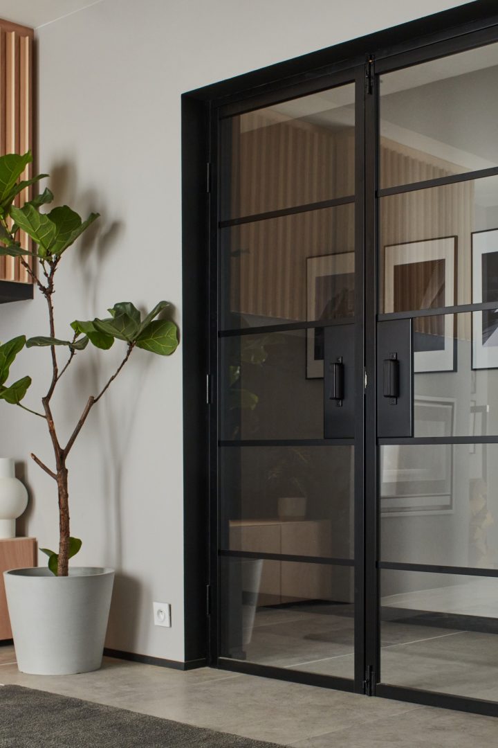 Porte Intérieur Vitrée Pour Un Salon Contemporain | Portes serapportantà Brule Papier Leroy Merlin