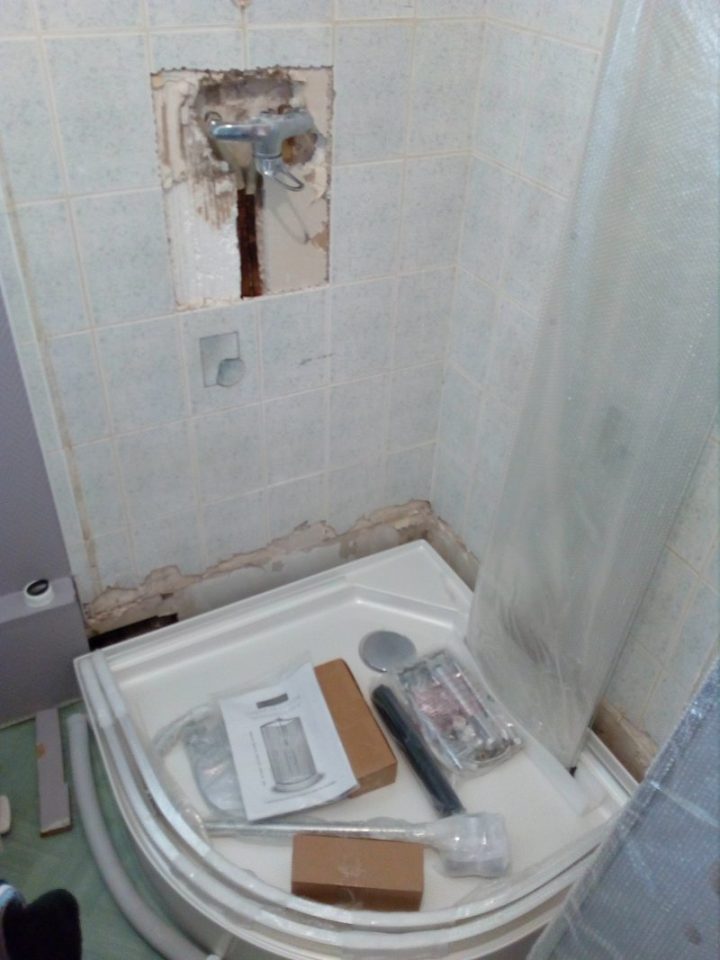 Pose D'Une Cabine De Douche 54250 Champigneulles concernant Douche Modulacolor