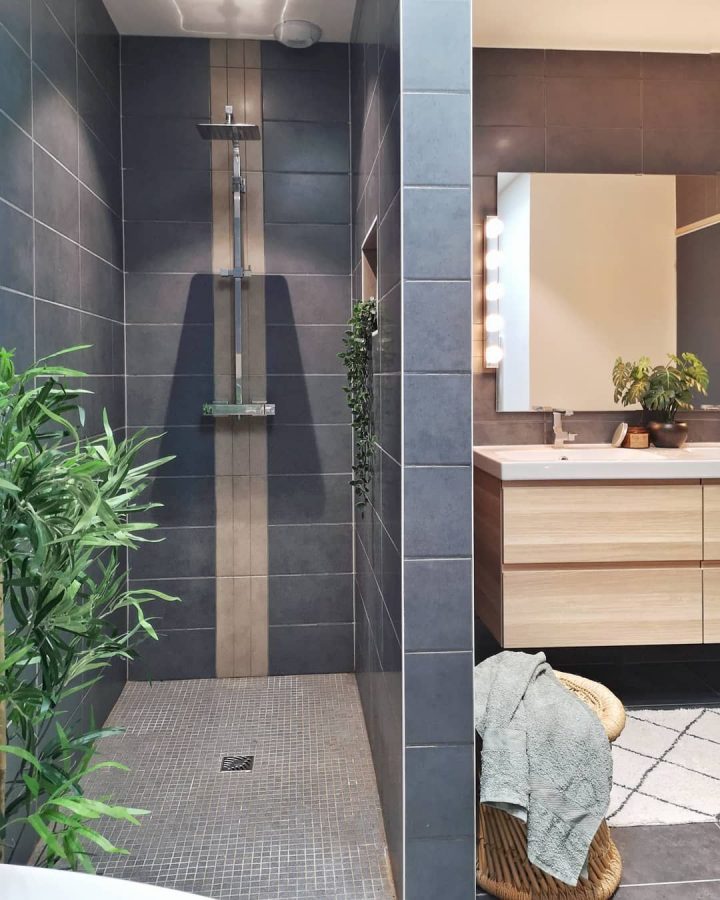 Salle De Bain Moderne Noir Et Bois | Aménagement Salle De encequiconcerne Douche Italienne Ikea