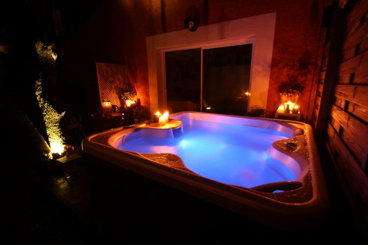 Studio Atypique À Lit Suspendu Et Jacuzzi Privatif pour Airbnb Jacuzzi Privatif Marseille Studio Atypique À Lit Suspendu Et Jacuzzi Privatif pour Airbnb Jacuzzi Privatif Marseille