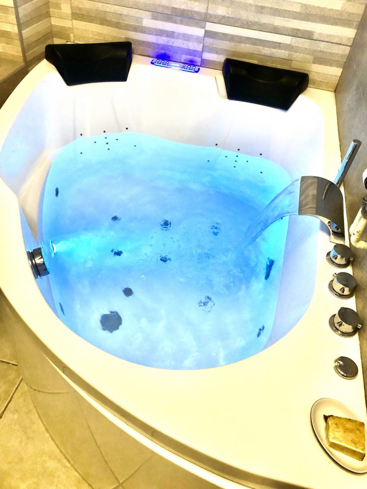 Studio Love Room Jacuzzi Privatif Prado Vélodrome à Airbnb Jacuzzi Privatif Marseille Studio Love Room Jacuzzi Privatif Prado Vélodrome à Airbnb Jacuzzi Privatif Marseille