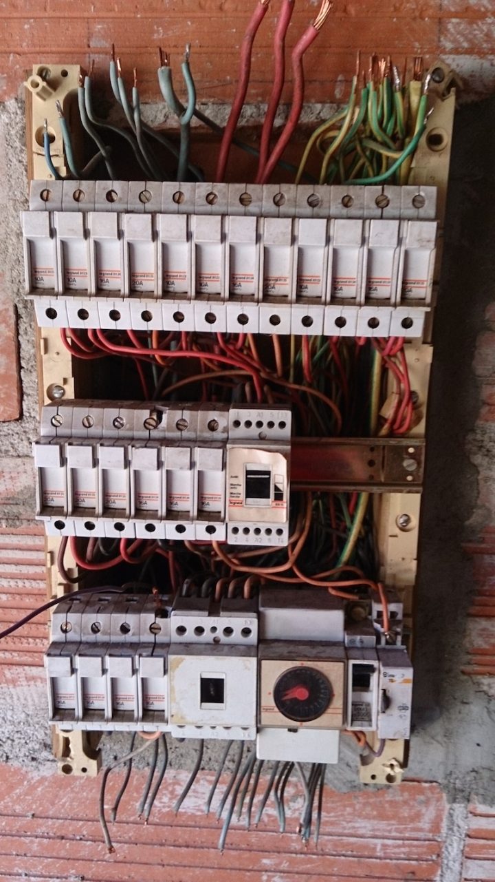 Tableau Électrique Triphasé Vétuste: Rénovation En 10 Étapes – serapportantà Armoire Électrique Industrielle Occasion Tableau Électrique Triphasé Vétuste: Rénovation En 10 Étapes – serapportantà Armoire Électrique Industrielle Occasion