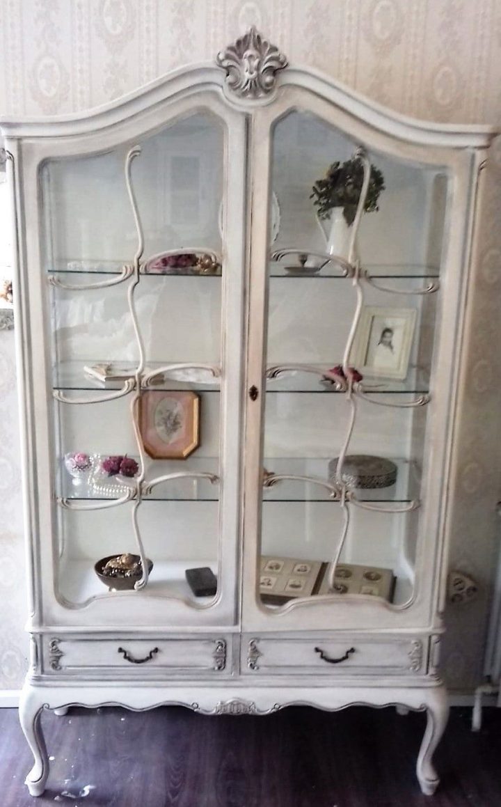 Vitrine Im Chippendale Stil In Altweiss Mit Dunklen Und tout But Vitrine Romance Vitrine Im Chippendale Stil In Altweiss Mit Dunklen Und tout But Vitrine Romance