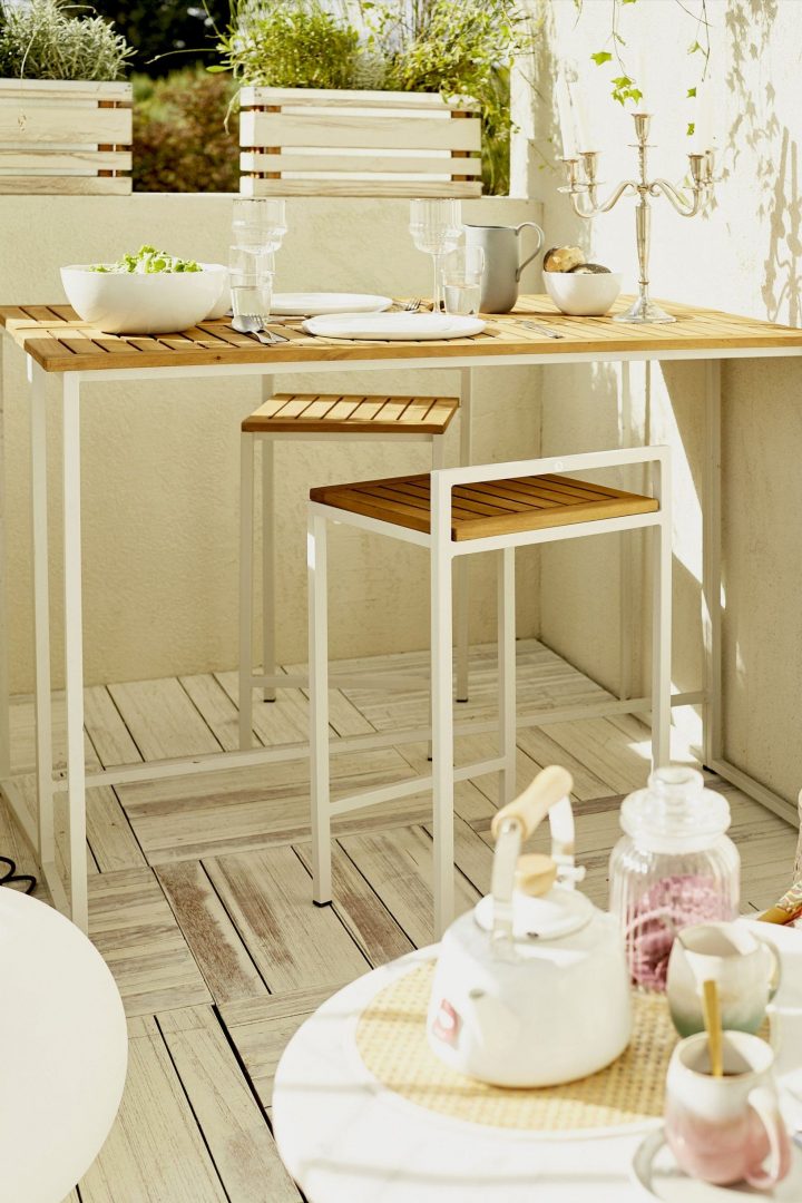 10 Tables Aussi Pratiques Que Canons Pour Le Balcon | Barre destiné Pied Mange Debout Leroy Merlin