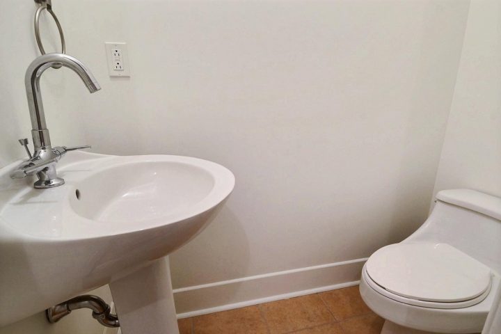 Appartement/Condo À Vendre À Saint-Henri/Petite Bourgogne – 14143749 –  Stephane Girard – Karine Riverin concernant Toilette Lavabo Intégré Québec