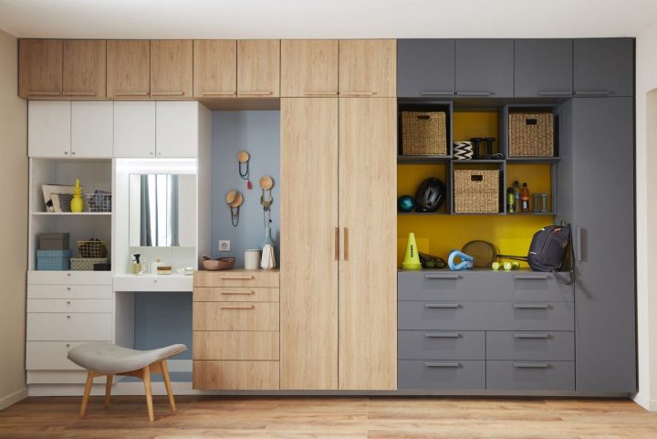 Chacun Son Espace Avec Ce Dressing Divisé En 2 | Idée serapportantà Rideau Sous Évier Leroy Merlin