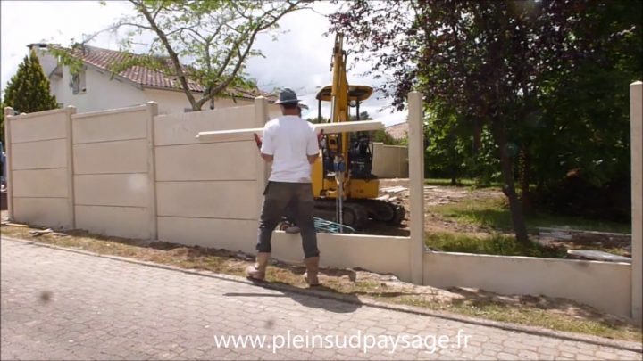 Démo De Pose Cloture Plaques Béton. avec Plaque Béton Clôture Bricomarche