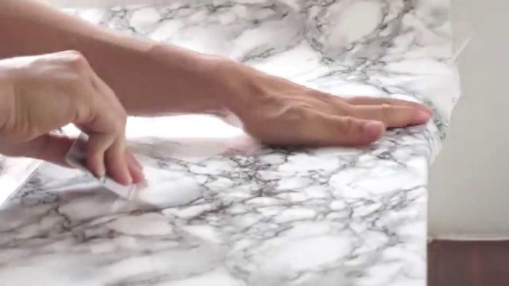 Diy – Customiser Sa Déco Grâce À Un Adhésif Marbre ! concernant Papier Adhésif Pour Meuble Castorama Diy – Customiser Sa Déco Grâce À Un Adhésif Marbre ! concernant Papier Adhésif Pour Meuble Castorama