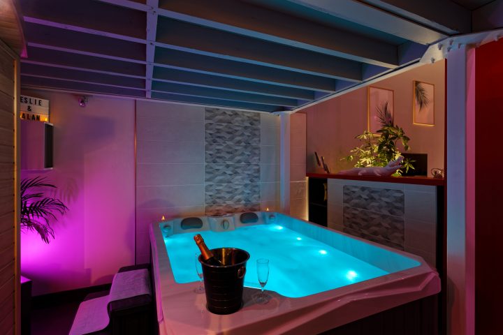 ♥️ Romance Spa Loft De Luxe Avec Jacuzzi Sauna – Lofts Zur encequiconcerne Airbnb Spa Privatif Lille