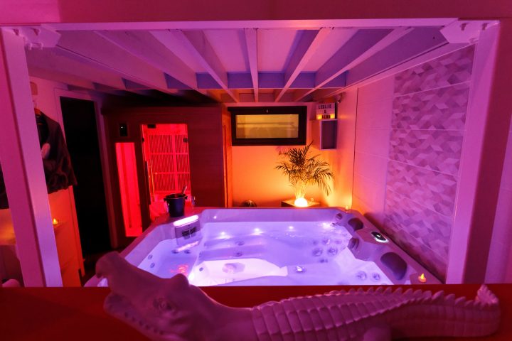 ♥️ Romance Spa Loft De Luxe Avec Jacuzzi Sauna – Lofts Zur pour Airbnb Spa Privatif Lille