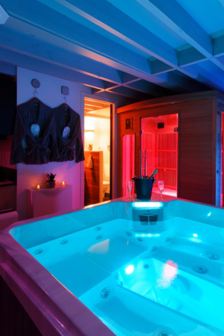 ♥️ Romance Spa Loft De Luxe Avec Jacuzzi Sauna – Lofts Zur tout Airbnb Lille Avec Jacuzzi