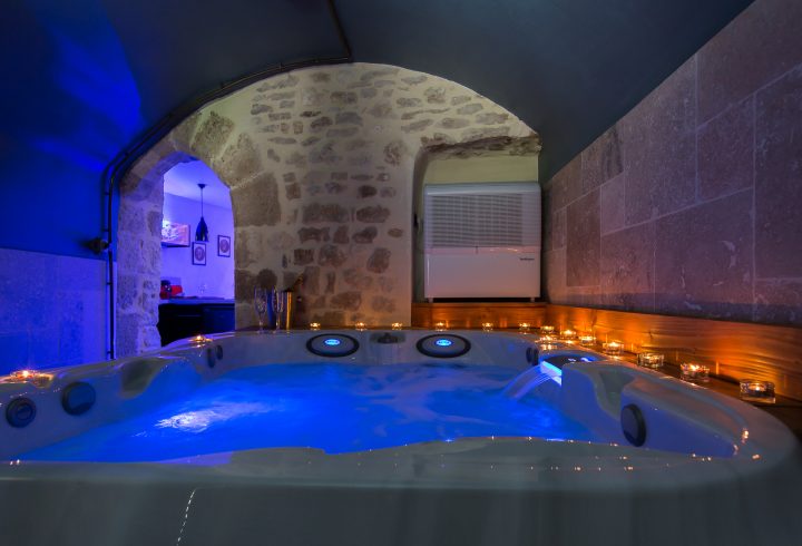 Gîte De Charme- Jacuzzi-Sauna – Schlösser Zur Miete In avec Airbnb Jacuzzi Privatif Rhône-Alpes