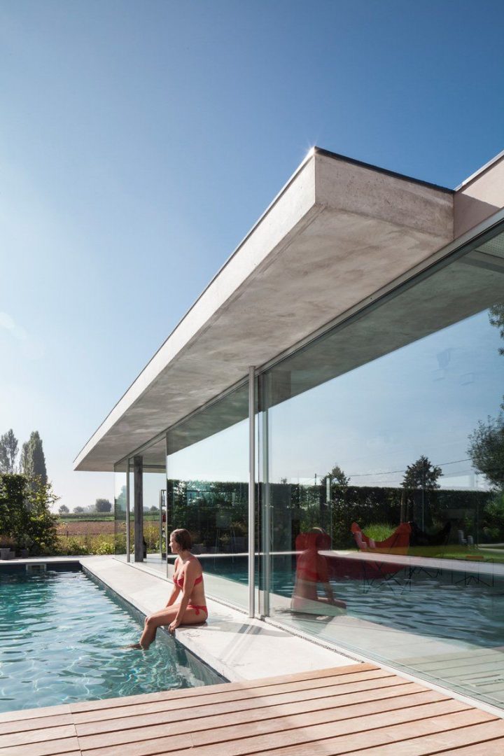 Impressive Design Of A Modern Glass And Concrete Pool House serapportantà Pool House Composite