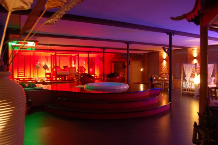 Le Loft Baiser De Shogun, Chambre Avec Jacuzzi Et Sauna avec Chambre Jacuzzi Luxembourg