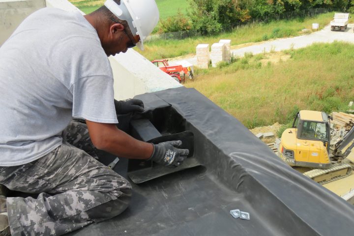 L'Entreprise Ppe Recouvre D'Epdm Les Toitures D'Une Maison Neuve intérieur Colle Epdm Castorama L'Entreprise Ppe Recouvre D'Epdm Les Toitures D'Une Maison Neuve intérieur Colle Epdm Castorama