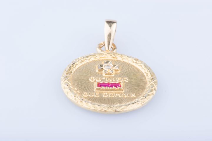 Médaille D'Amour Augis En Or Jaune 18 Ct 1 Diamant Env. 0,01 encequiconcerne Medaille D&#039;Amour Augis Occasion