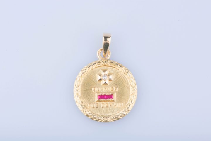 Médaille D'Amour Augis En Or Jaune 18 Ct 1 Diamant Env. 0,01 encequiconcerne Medaille D&#039;Amour Augis Occasion