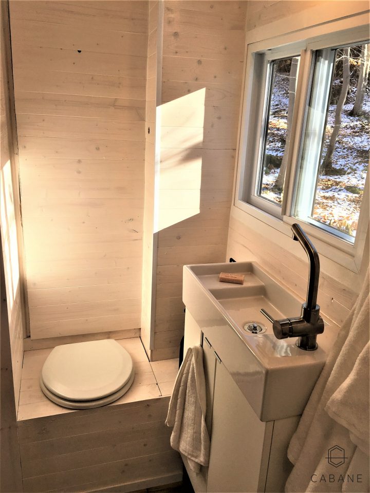 Mini-Maison Cabane – Intérieur / Tiny House Cabane avec Toilette Lavabo Intégré Québec
