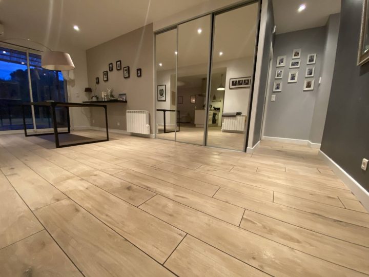 Pose D'Un Carrelage Effet Parquet À Marseille – Pose De serapportantà Carrelage Pont De Bateau