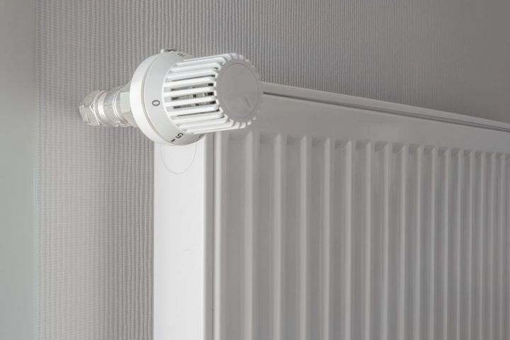 Poser Un Robinet Thermostatique Sur Un Radiateur Ancien pour Comment Changer Un Robinet De Radiateur Sans Vidanger