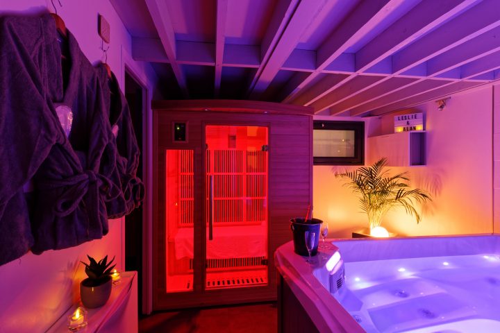Romance Spa Loft De Luxe Avec Jacuzzi Sauna – Airbnb intérieur Airbnb Spa Privatif Lille