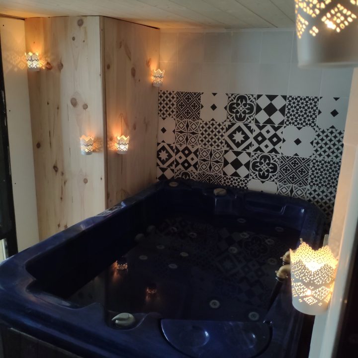 Studio Romantique Jacuzzi Privatif – Lofts À Louer À à Airbnb Jacuzzi Privatif Rhône-Alpes