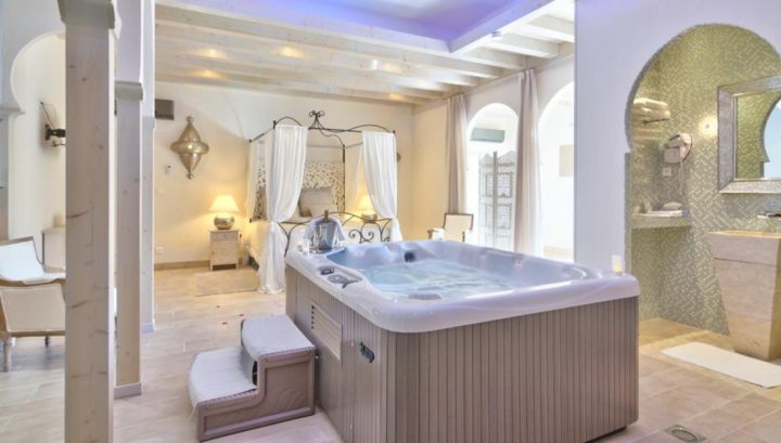 Un Hôtel Dépaysant Avec Une Chambre Riad Avec Spa Et Terrasse avec Chambre Avec Jacuzzi Privatif Île-De France