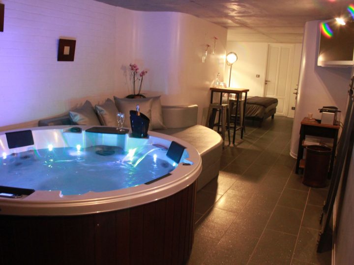 Week-End Romantique : Votre Chambre D'Hotel Avec Jacuzzi tout Chambre Jacuzzi Privatif Île De France