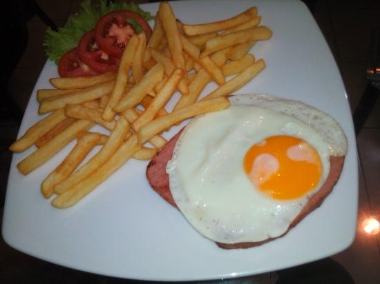 pommes mit spiegelei