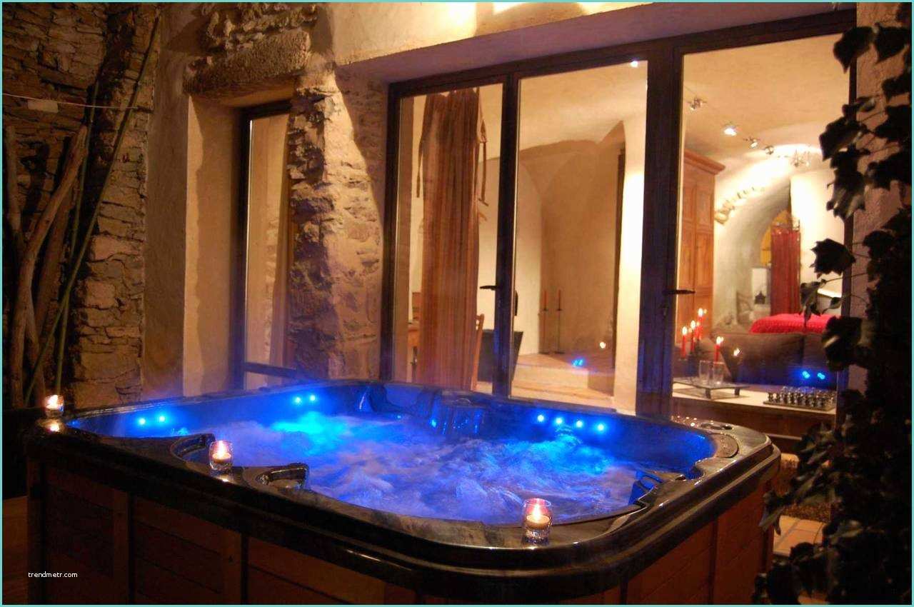 chambre de charme avec jacuzzi privatif