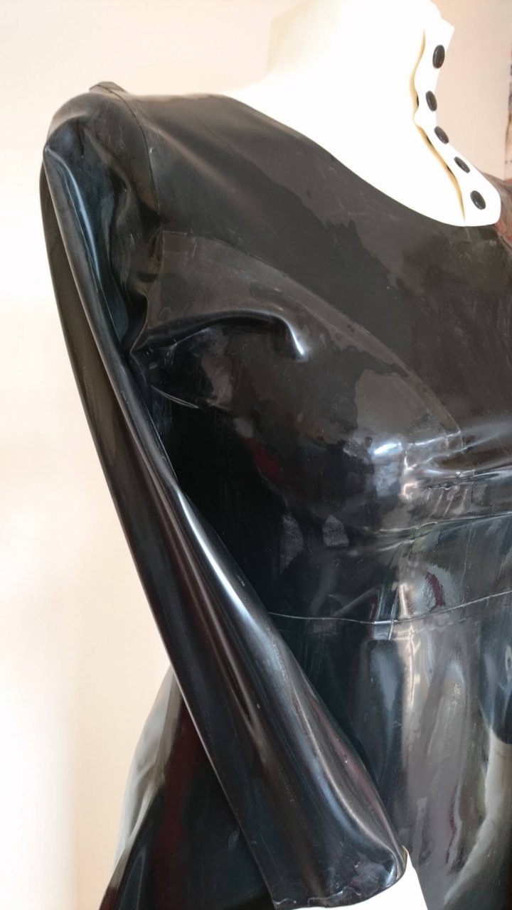 gefesselt in latex gefesselt in latex