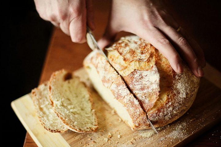 brot backen mit ganzen getreidekörnern