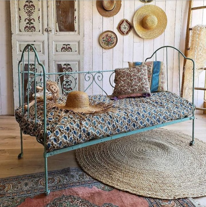 1,953 Mentions J'Aime, 98 Commentaires – La Capucine Bleue destiné Lit Banquette Fer Forgé 1,953 Mentions J'Aime, 98 Commentaires – La Capucine Bleue destiné Lit Banquette Fer Forgé