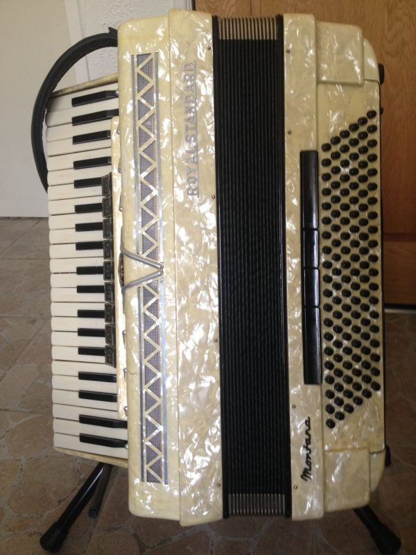 Accordéon D'Occasion Royal Standard Modèle Montana · Vente dedans Meuble Delmas Occasion Accordéon D'Occasion Royal Standard Modèle Montana · Vente dedans Meuble Delmas Occasion