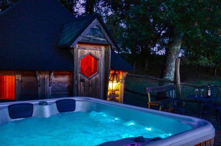 Cabane Dans Les Arbres Avec Jacuzzi En Occitanie concernant Airbnb Jacuzzi Île-De-France
