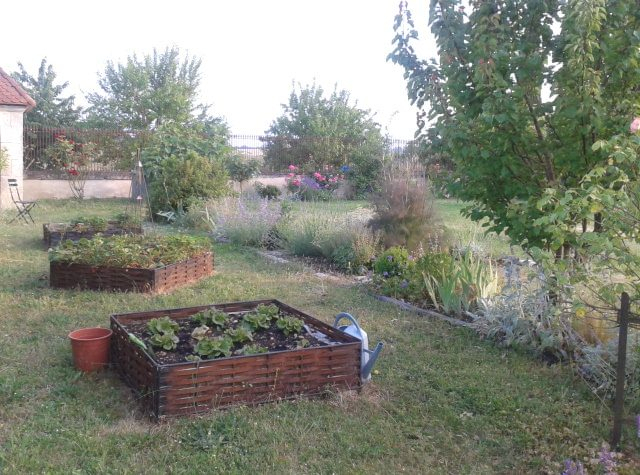 Carré Potager En Métal - Potager Déco - Aménagement encequiconcerne Carré Potager En Noisetier Tressé