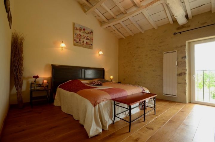 Chambres D'Hôtes – La Pommeraie – Gîte Et Chambres D'Hôte intérieur Chambre D Hote La Mosaique Gatuzieres