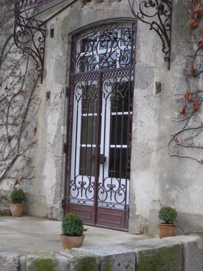 Épinglé Sur Portes Fer Forgé serapportantà Grille De Porte D'Entrée Occasion Épinglé Sur Portes Fer Forgé serapportantà Grille De Porte D'Entrée Occasion