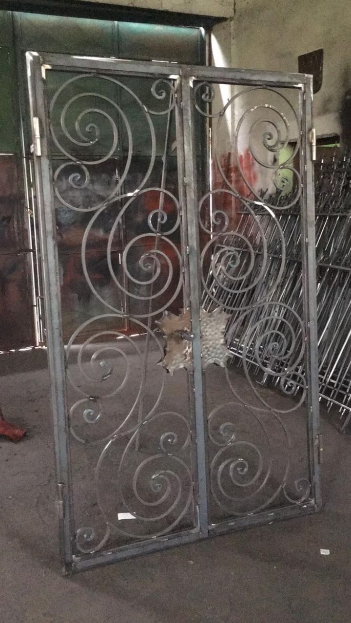 Grille De Porte Fenêtre En Fer Forgé | Fer Forgé Fenetre tout Grille De Porte D'Entrée Occasion Grille De Porte Fenêtre En Fer Forgé | Fer Forgé Fenetre tout Grille De Porte D'Entrée Occasion