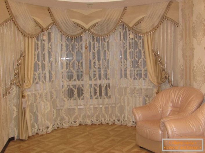 Lambrequins – Décor Pour La Partie Supérieure Des Rideaux, serapportantà Rideaux À Lamelles Souples