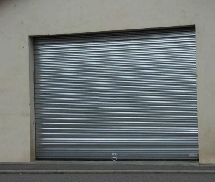 Porte De Garage Rideau Metallique – Les Menuiseries Exterieure serapportantà Tarif Rideau Métallique À Enroulement