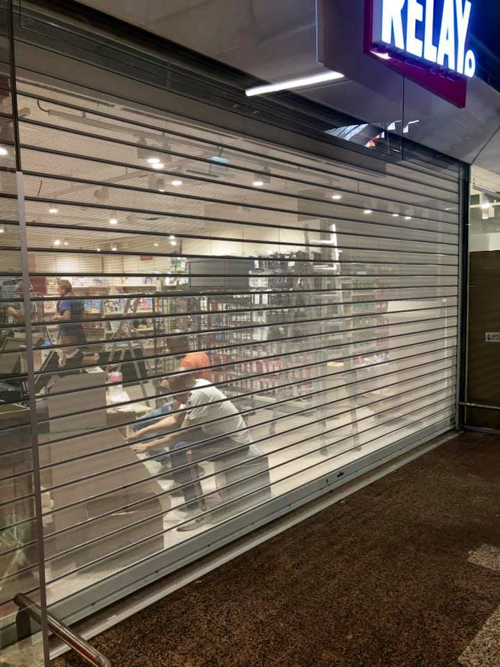 Pose Et Dépannage De Rideau Métallique Pour Magasin À Lyon pour Tarif Rideau Métallique À Enroulement