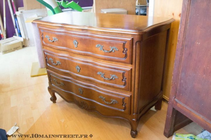 Relooking Raffiné Pour Une Commode En Merisier Verni Des avec Repeindre Meuble En Pin Relooking Raffiné Pour Une Commode En Merisier Verni Des avec Repeindre Meuble En Pin