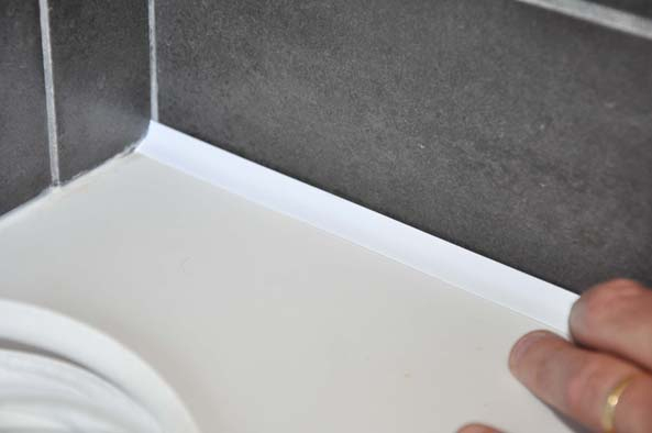 Un Joint D'Étanchéité Prêt À Poser – Decorer-Sa-Maison.fr destiné Atmostick Un Joint D'Étanchéité Prêt À Poser – Decorer-Sa-Maison.fr destiné Atmostick