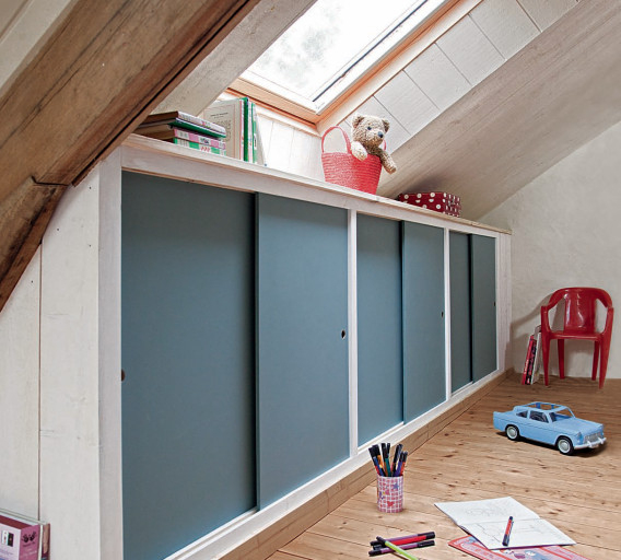 Un Placard À Portes Coulissantes Sous Les Combles : Tutoriel avec Placards Sous Pente Le Roy Merlin Un Placard À Portes Coulissantes Sous Les Combles : Tutoriel avec Placards Sous Pente Le Roy Merlin