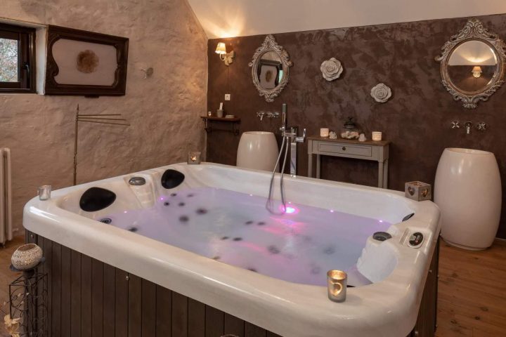 Une Chambre D'Hôtes Avec Jacuzzi Privatif À Moins D'Une avec Chambre Avec Jacuzzi Privatif Isère