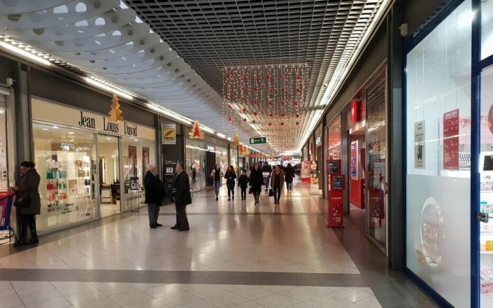 Véranda En Kit : Prix Et Habitatpresto À Stores Intérieurs concernant Destockage Veranda Akena