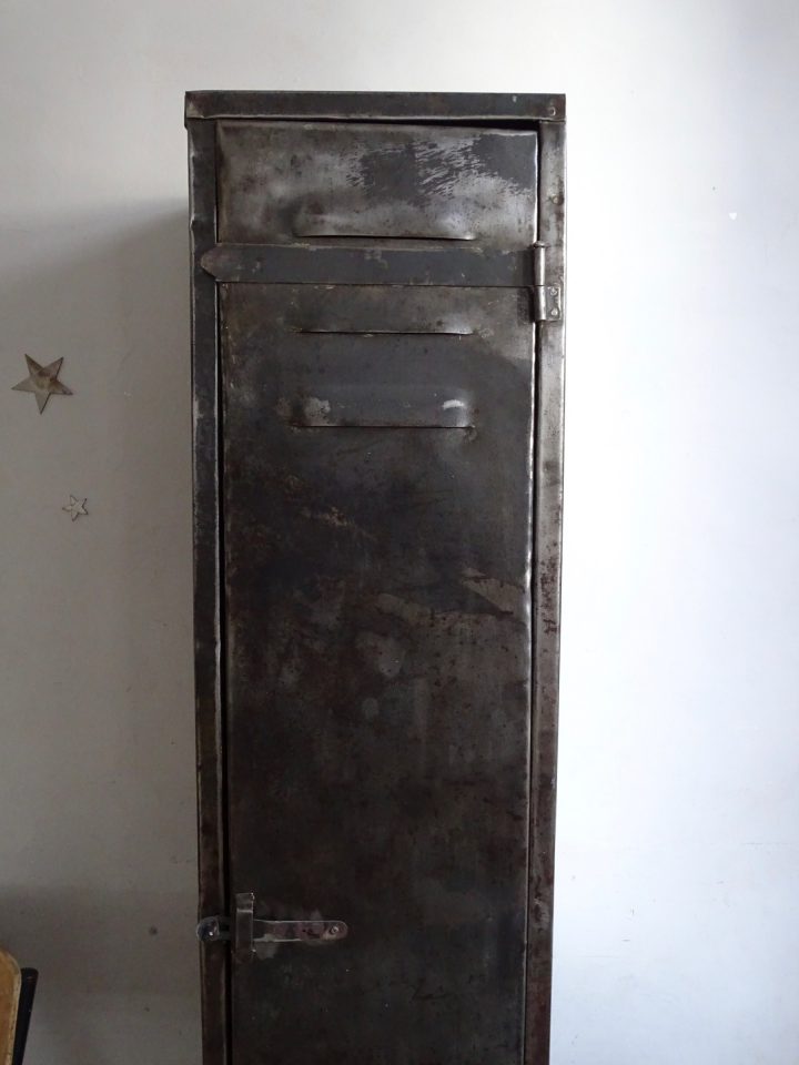 Vestiaire D'Usine Industriel Mobilier Www.cestvintage serapportantà Vestiaire Industriel Occasion