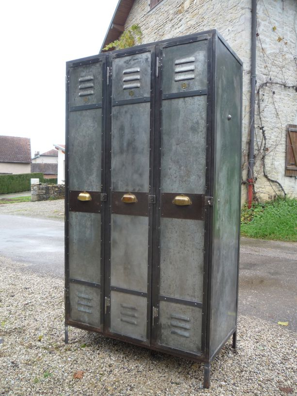 Vestiaire Rivete Industriel Penderie 3 Portes 3 Tons 1930 intérieur Vestiaire Industriel Occasion Vestiaire Rivete Industriel Penderie 3 Portes 3 Tons 1930 intérieur Vestiaire Industriel Occasion