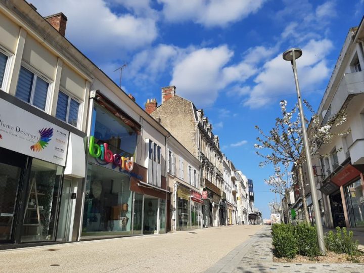 Video : Le Confinement Respecté À La Roche-Sur-Yon | Le à Franchise Veranda La Roche Sur Yon Video : Le Confinement Respecté À La Roche-Sur-Yon | Le à Franchise Veranda La Roche Sur Yon